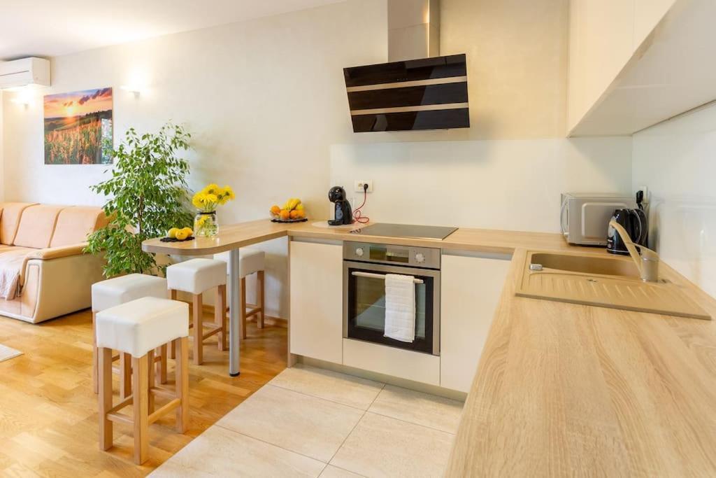 Apartmán Naduno 2min Walk To *